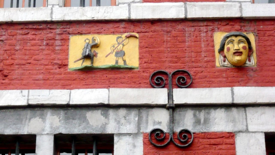 Mascarons polychromes sur une façade du Palais Curtius, bâtiment emblématique du musée (fin 16e s. - début 17e s.) - Copyright Ville de Liège