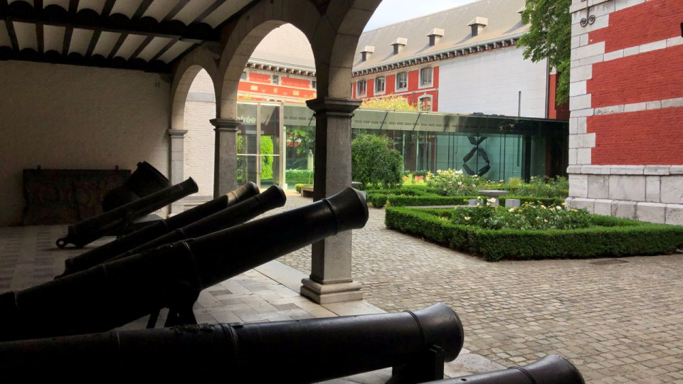 Canons de la Cour du Palais Curtius Liège